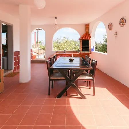 Domingo & Lola's Corner Chalet