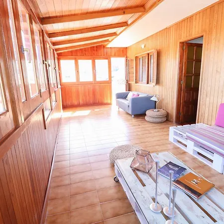Domingo & Lola's Corner Chalet *